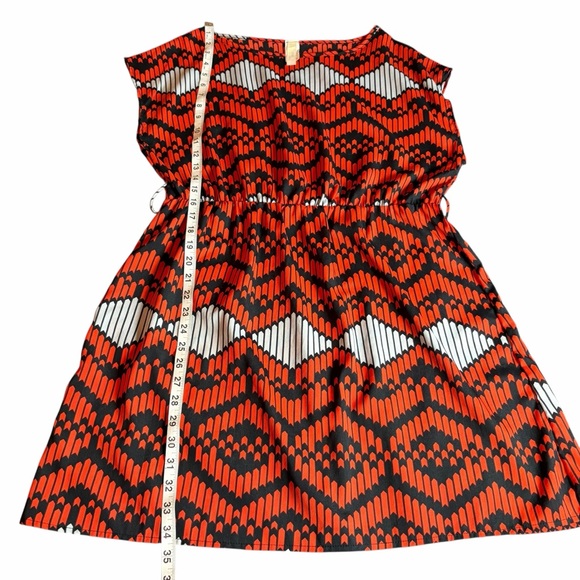 TINI LILI GEOMETRIC RED BLACK WHITE DRESS SIZE LARGE - Picture 7 of 9